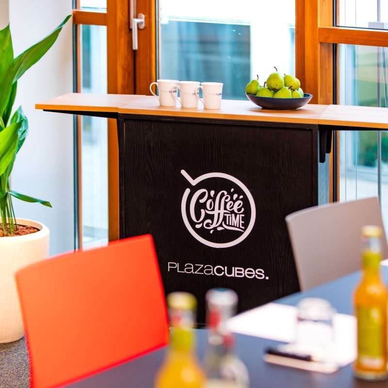 2020-10-01-Plaza-Cubes-Interior-die-zweite_JPG_20201001_PlazaCubesDUS_324-scaled-1-reaz9x0e4n1zw74d059y1scsq3etx3kdoqgxf351s0