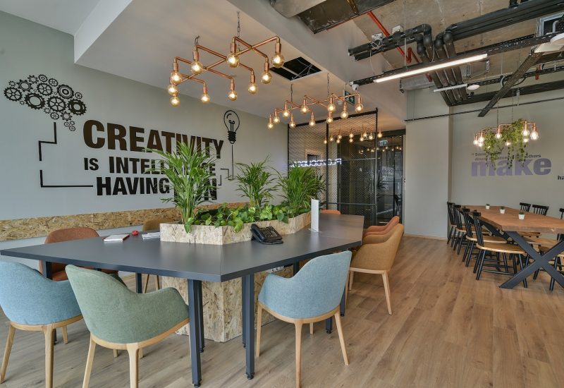 Plaza Cubes Mistral Tower CoWorking